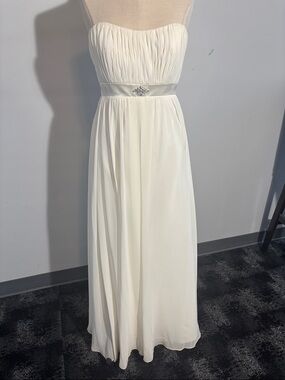Elegant Strapless Cream Chiffon Evening Dress with Satin Waistband